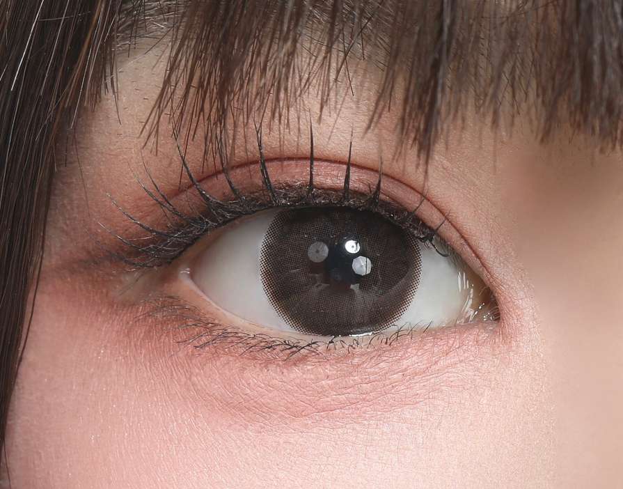 YOLA Bronze on eyes
